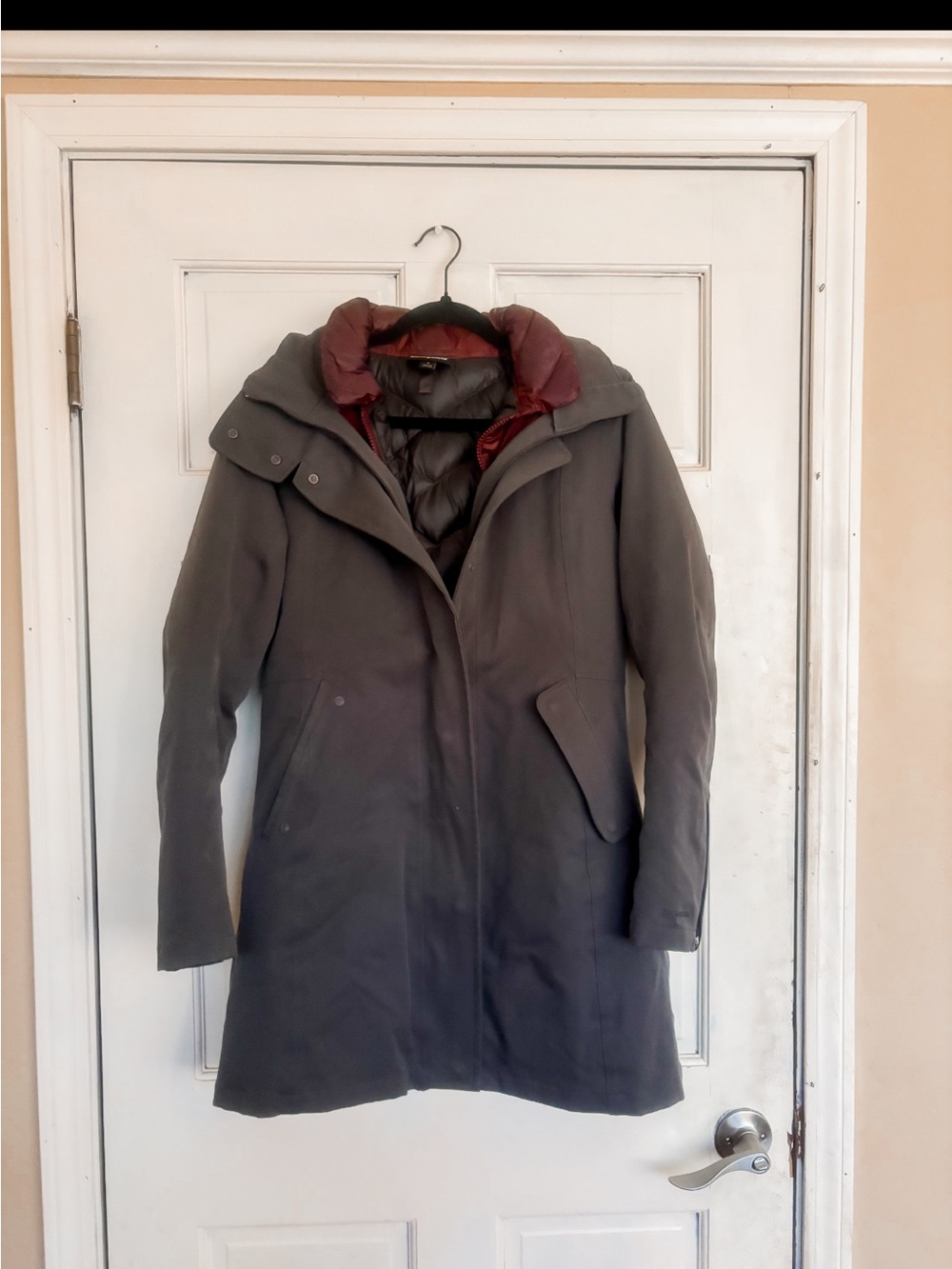 Patagonia Women’s 3-in-1 Parka Insulated Coat Removable Puffer Liner.